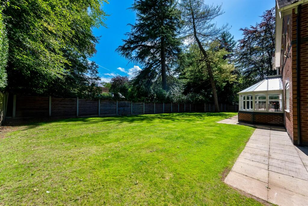 6 bedroom detached house for sale in Bollinway, Hale, Altrincham, WA15